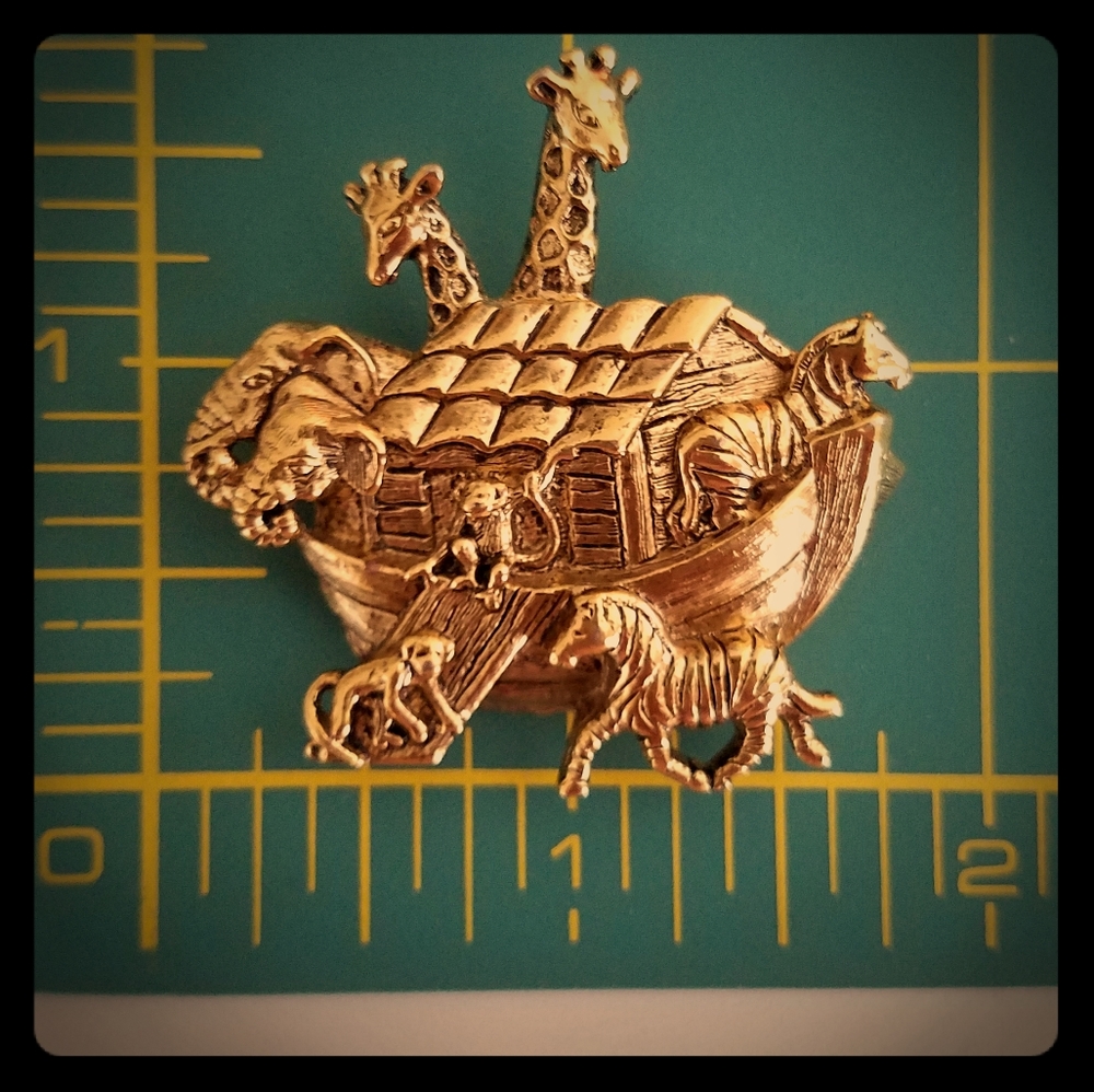 Vintage Noah's Ark brooch (pin)